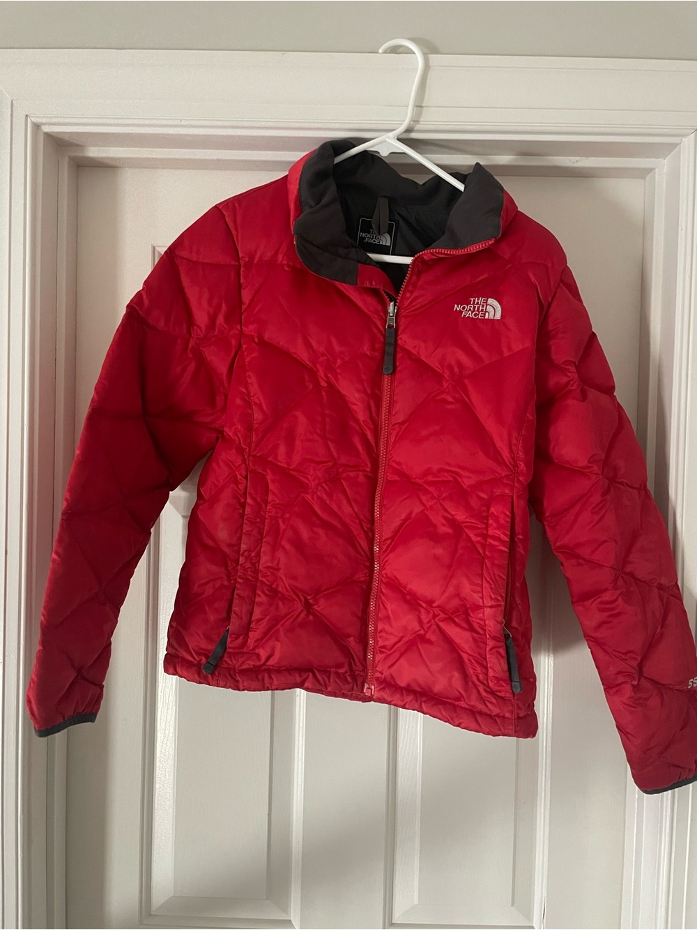 The North Face Women’s Red 550 Quilted Puffer Jacket Size Medium